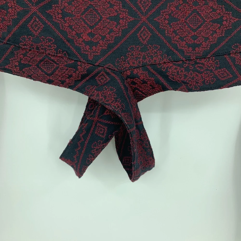 Kendall‎ and Kylie crop top XS embroidery